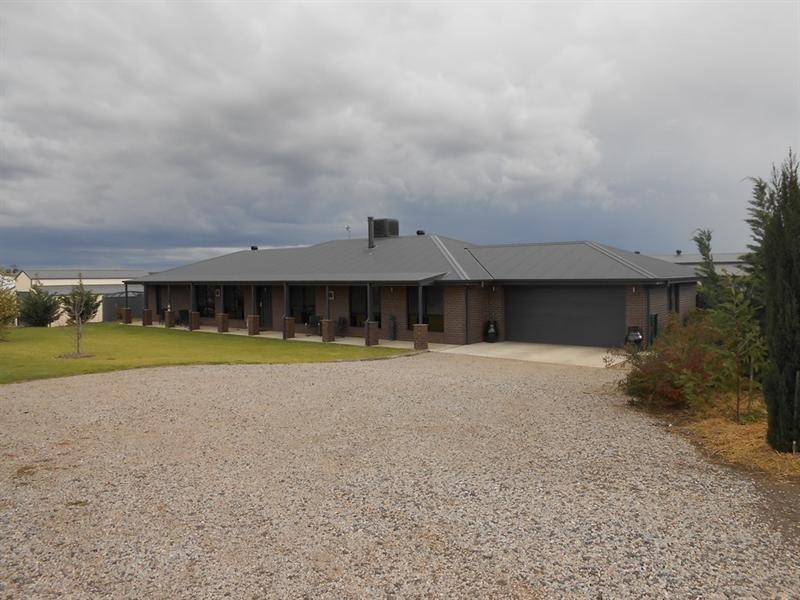 9 Conjola Drive, Tamworth NSW 2340