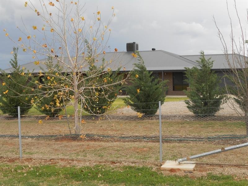 9 Conjola Drive, Tamworth NSW 2340