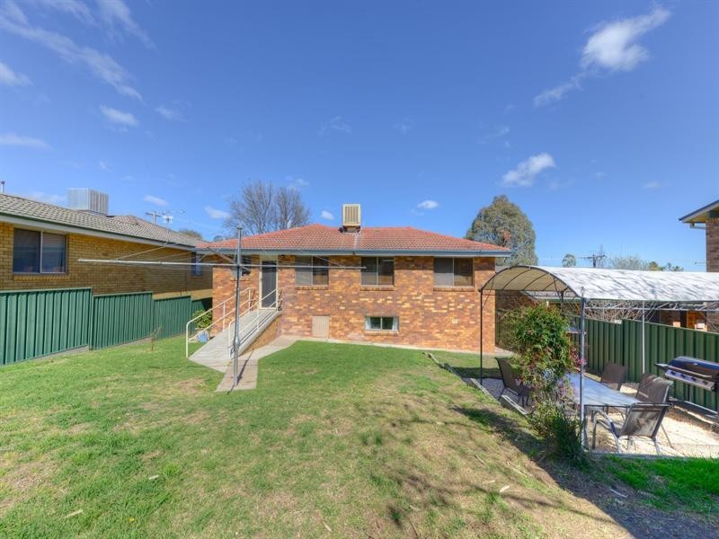 12 Carthage Street, Tamworth NSW 2340