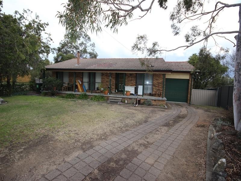 32 Susan Street, Kootingal NSW 2352