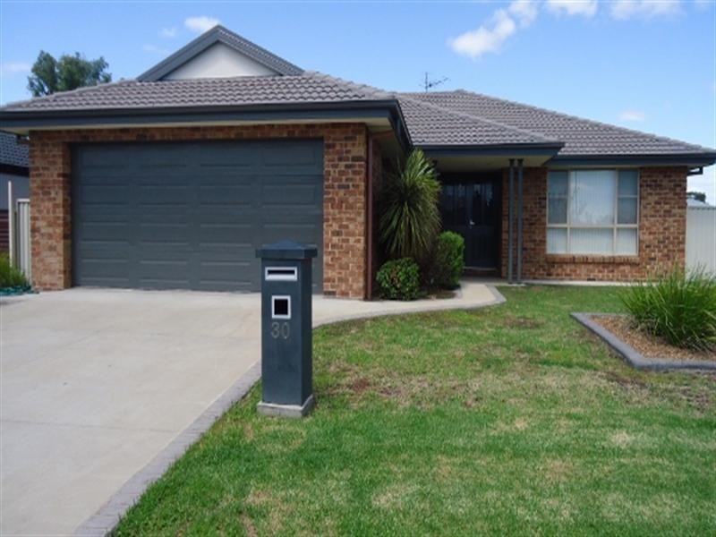 30 Kalinda Close, Tamworth NSW 2340