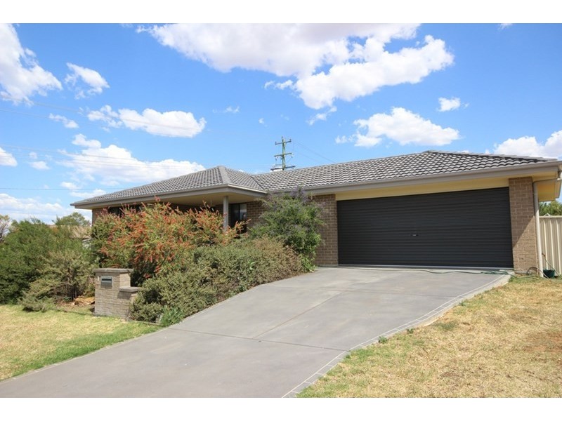 1 Stanley Close, Tamworth NSW 2340