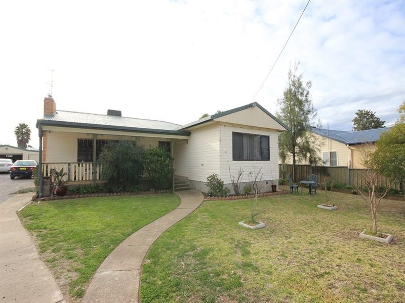 14 Baird Crescent, Tamworth NSW 2340