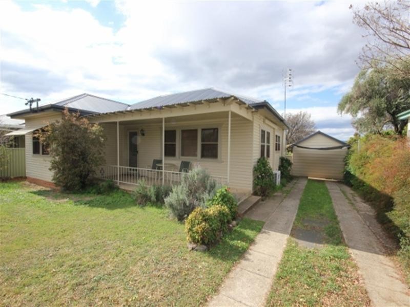 13 Hilton Street, Tamworth NSW 2340