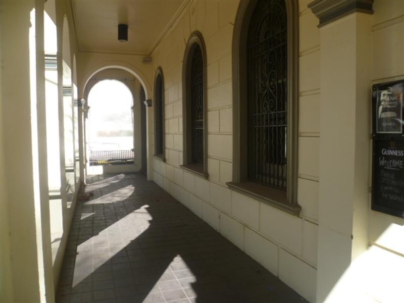 1,5 and 6, 429 Peel Street, Tamworth NSW 2340