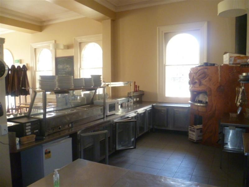 1,5 and 6, 429 Peel Street, Tamworth NSW 2340