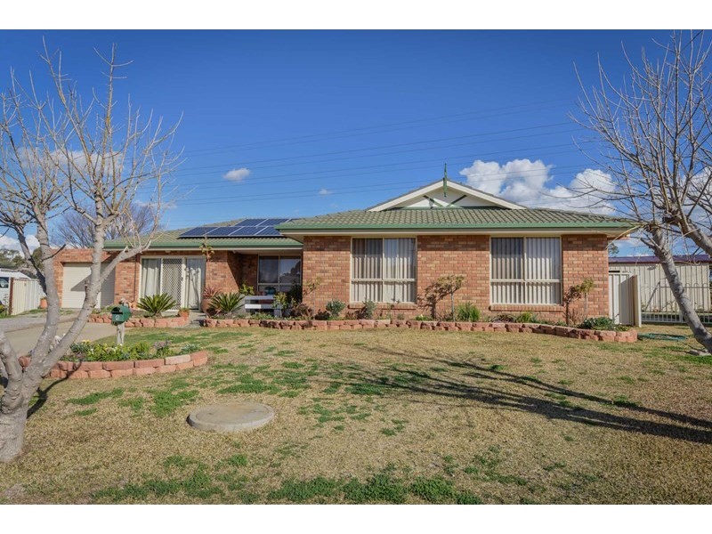 4 Eureka Place, Tamworth NSW 2340