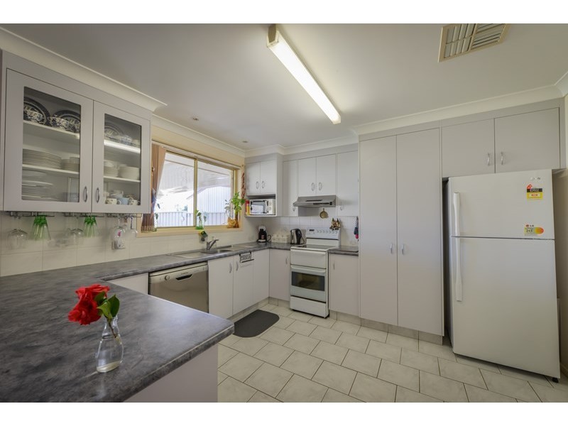 4 Eureka Place, Tamworth NSW 2340