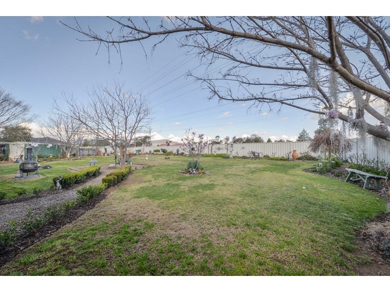 4 Eureka Place, Tamworth NSW 2340
