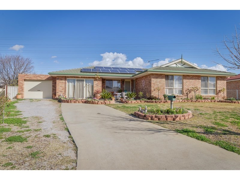 4 Eureka Place, Tamworth NSW 2340