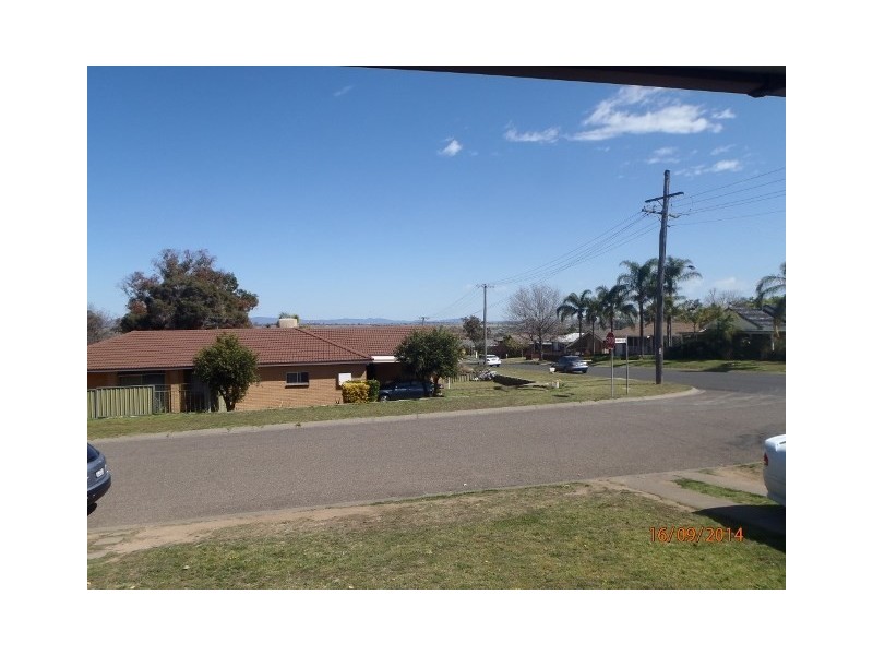 11 Quambi Street, Tamworth NSW 2340