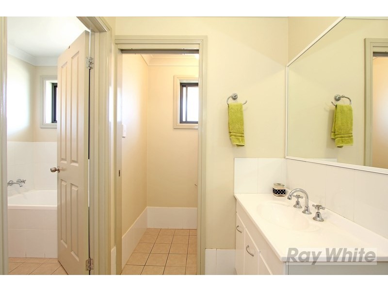 4 Warburton Drive, Westdale NSW 2340