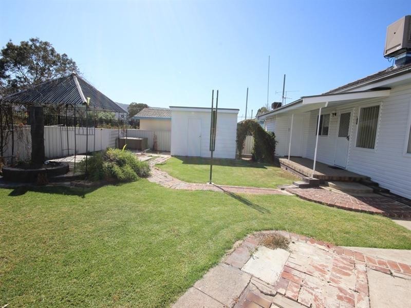 9 Larool Street, Tamworth NSW 2340