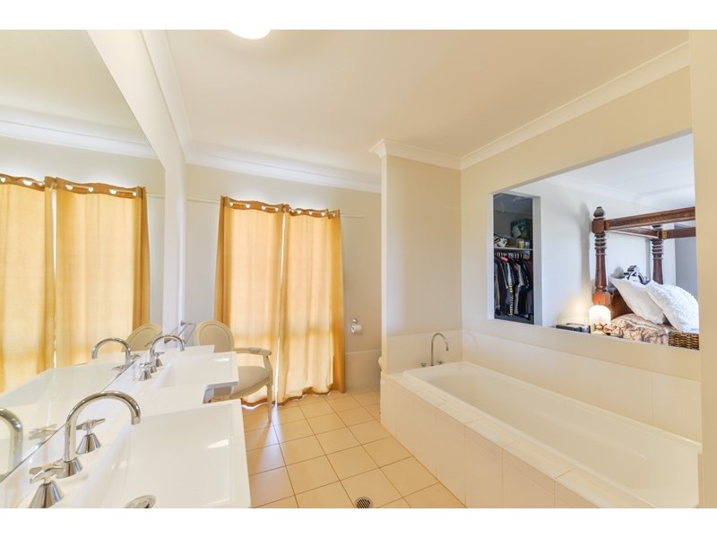 16 Manina Way, Tamworth NSW 2340