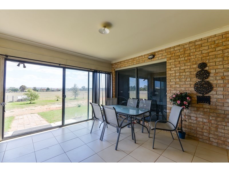 16 Manina Way, Tamworth NSW 2340