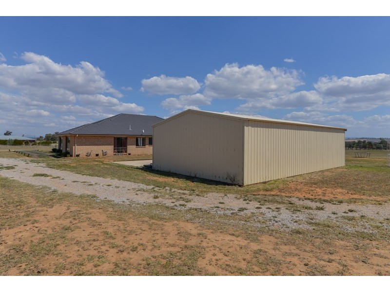 16 Manina Way, Tamworth NSW 2340