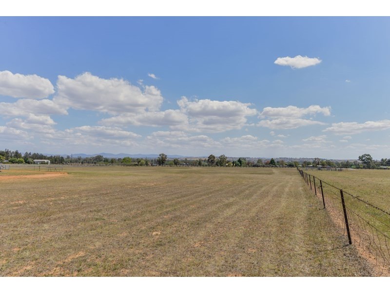 16 Manina Way, Tamworth NSW 2340