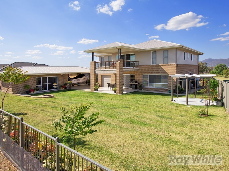 18 Peak Drive, Tamworth NSW 2340