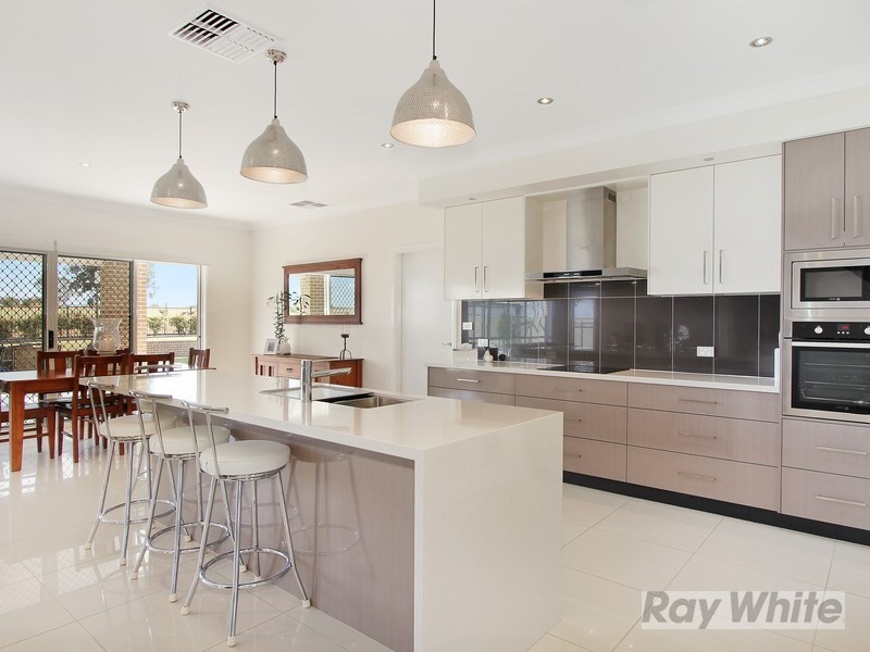 18 Peak Drive, Tamworth NSW 2340