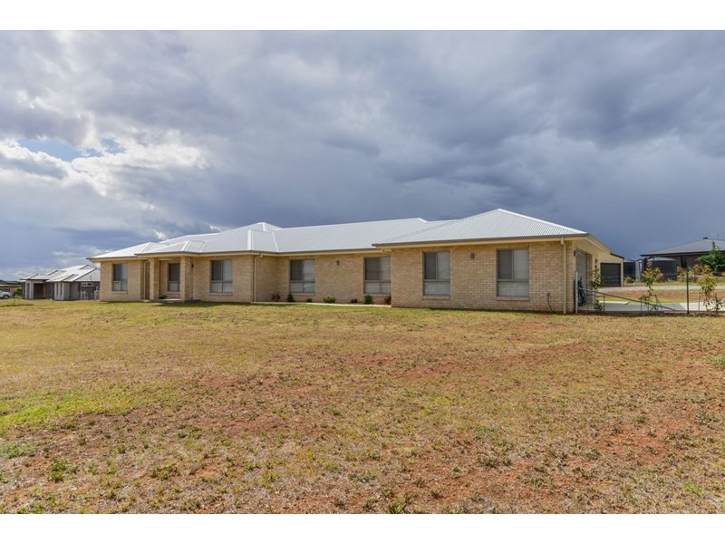 7 Conjola Drive, Tamworth NSW 2340