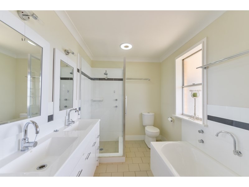 130 Upper Street, Tamworth NSW 2340