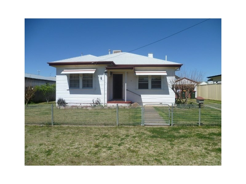 1 cambridge Street, Tamworth NSW 2340