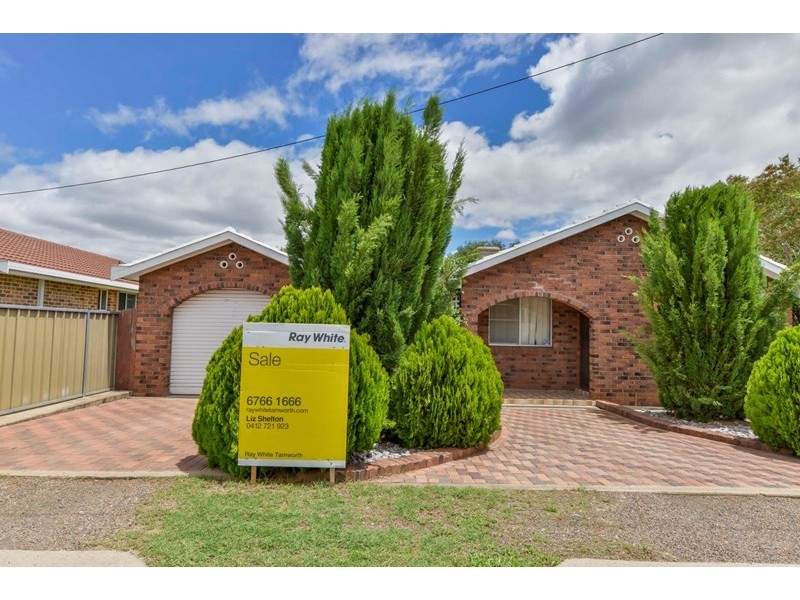 6 Adam Street, Tamworth NSW 2340