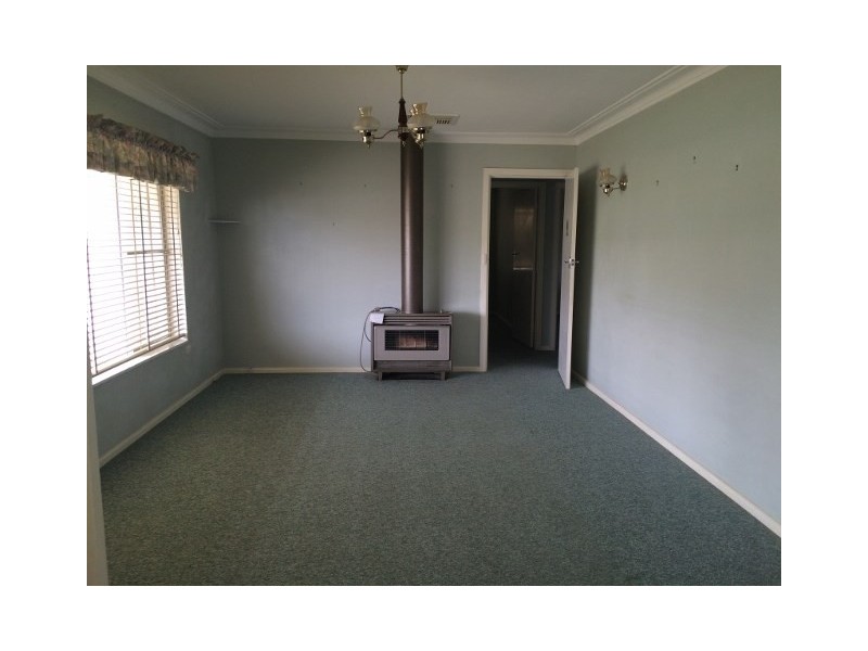27 Oak Street, Tamworth NSW 2340