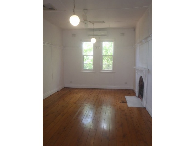 24 White Street, Tamworth NSW 2340