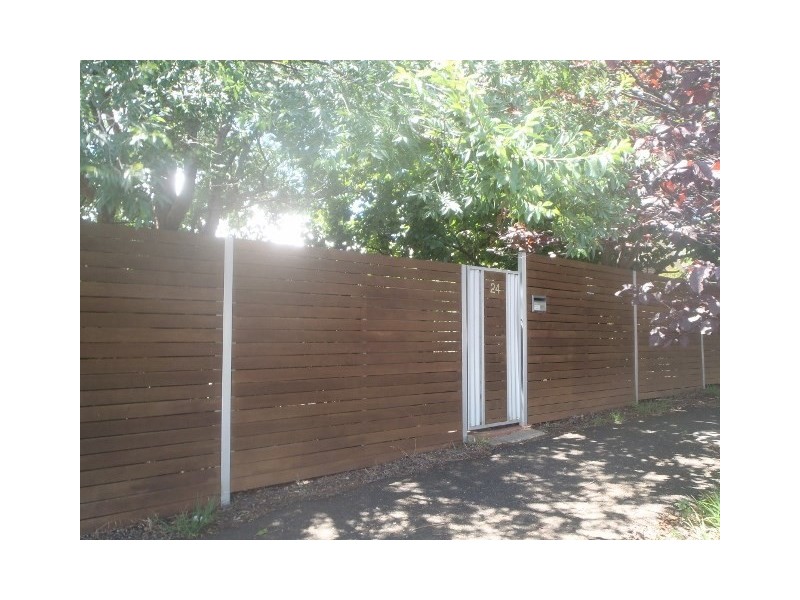 24 White Street, Tamworth NSW 2340