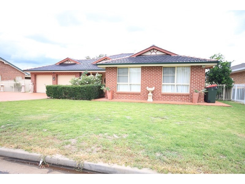 65 Greg Norman Drive, Tamworth NSW 2340