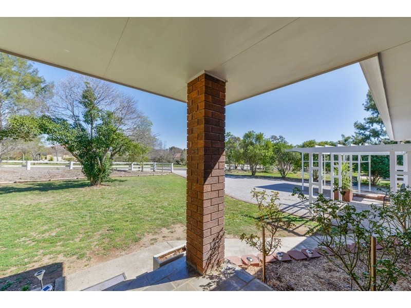 16 Ralfe Road, Tamworth NSW 2340