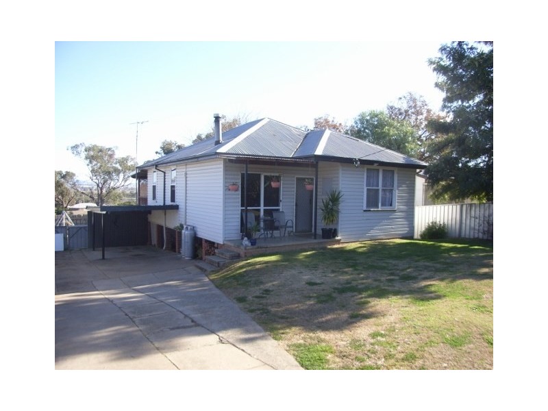 13 Peel Street, Tamworth NSW 2340