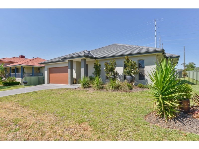 38 The Grange, Tamworth NSW 2340