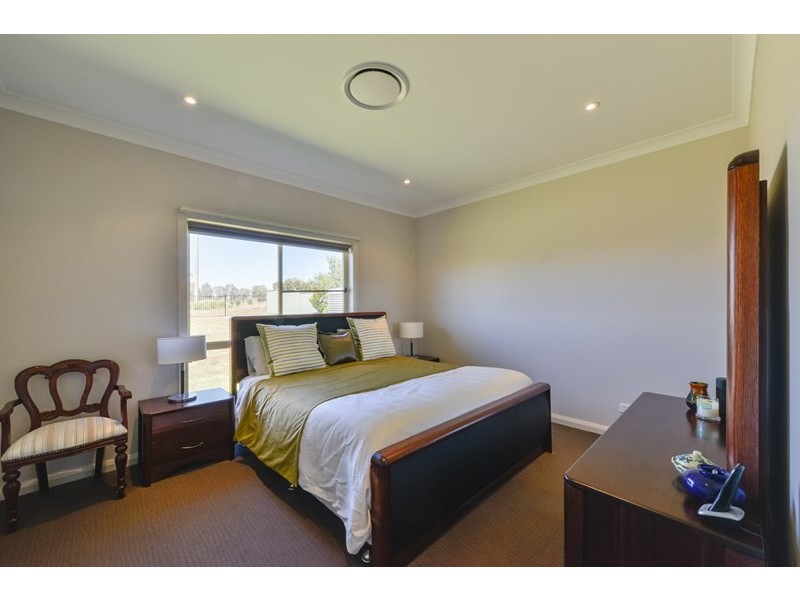 38 The Grange, Tamworth NSW 2340