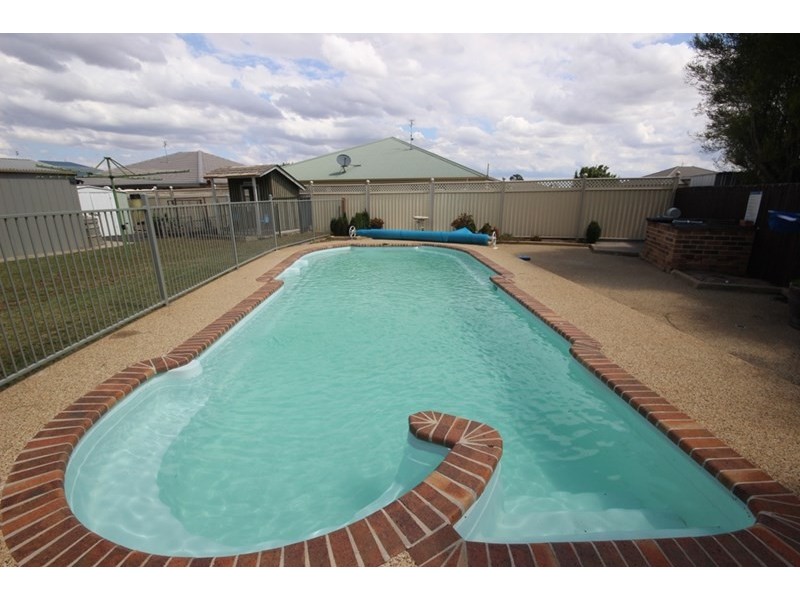 12 Gordon Street, Calala NSW 2340