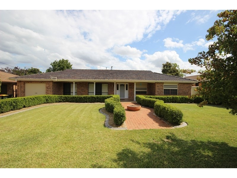 12 Gordon Street, Calala NSW 2340