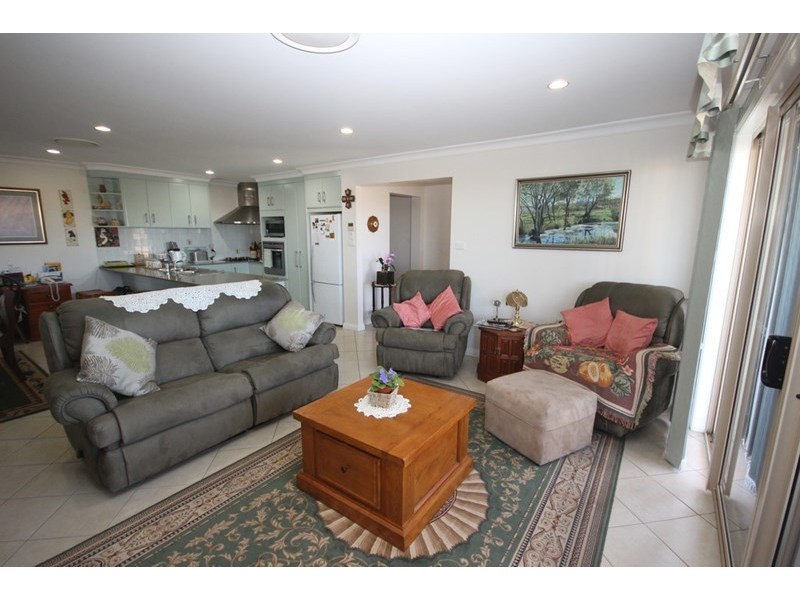 1 Warrabah Close, Tamworth NSW 2340