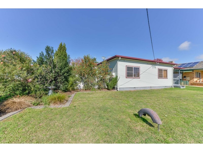 9 Electra Street, Tamworth NSW 2340