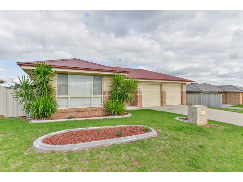 19 Orley Drive, Tamworth NSW 2340