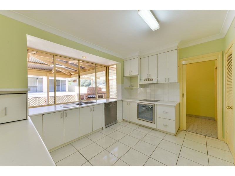 8 Brolga Way, Tamworth NSW 2340