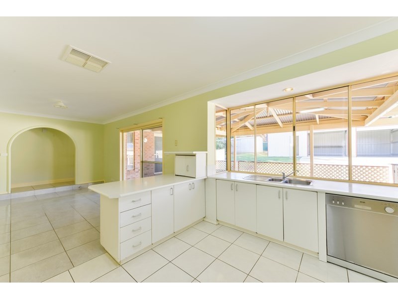 8 Brolga Way, Tamworth NSW 2340