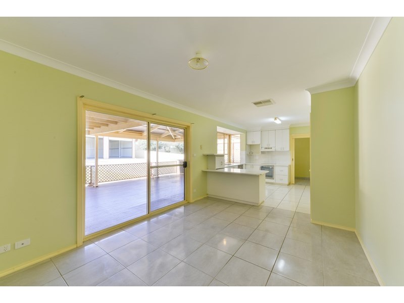 8 Brolga Way, Tamworth NSW 2340