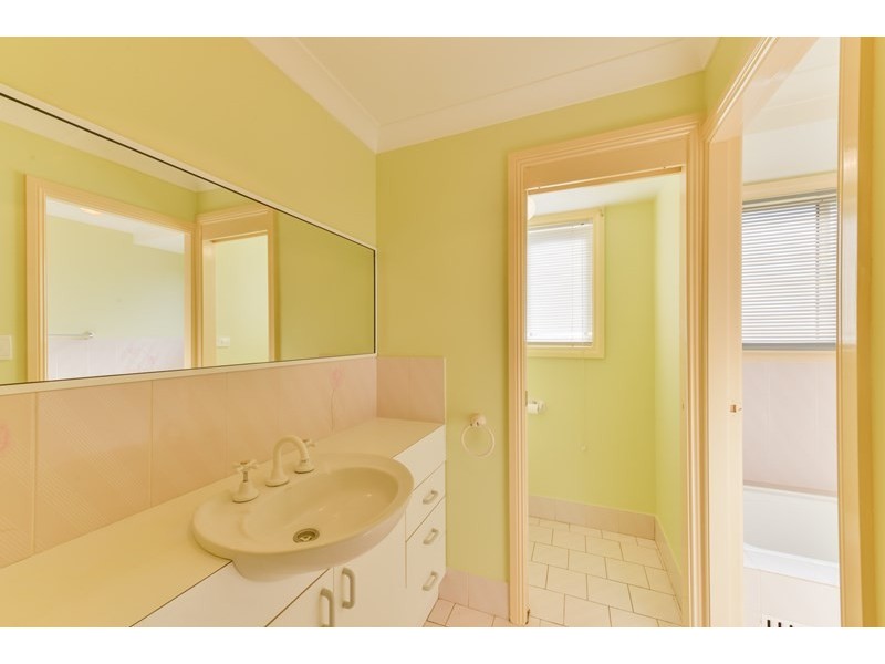 8 Brolga Way, Tamworth NSW 2340