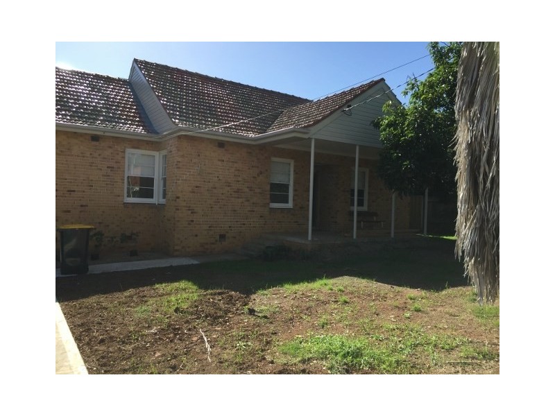 62 White Street, Tamworth NSW 2340