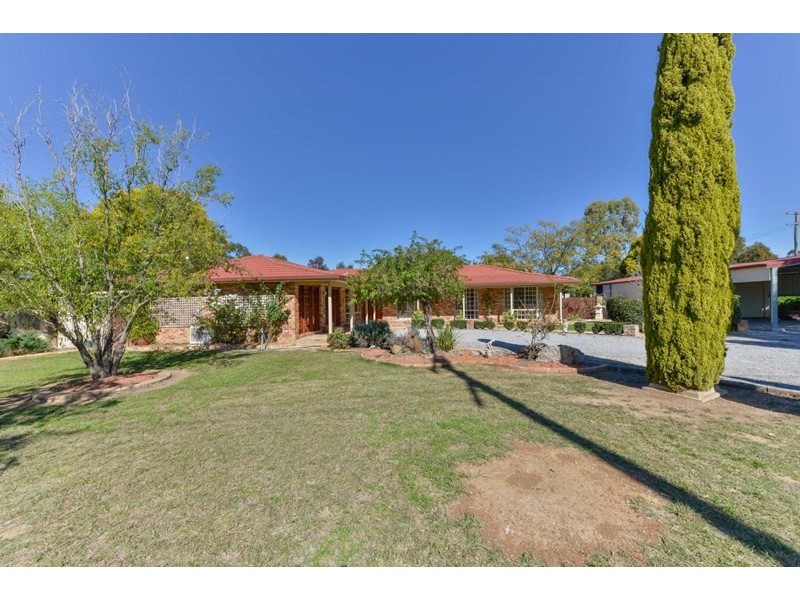 2 Palmer Drive, Tamworth NSW 2340