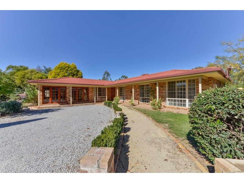 2 Palmer Drive, Tamworth NSW 2340