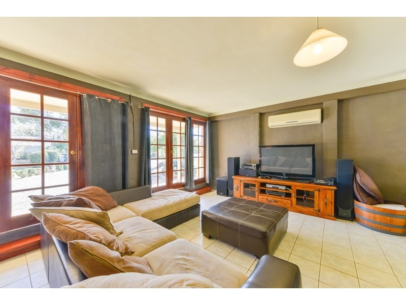 2 Palmer Drive, Tamworth NSW 2340