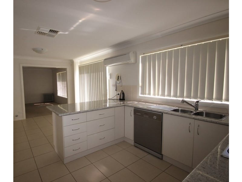 54 The Heights, Tamworth NSW 2340