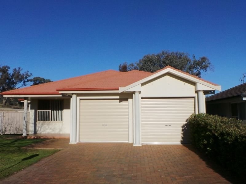 8a Conimbla Crescent, Tamworth NSW 2340